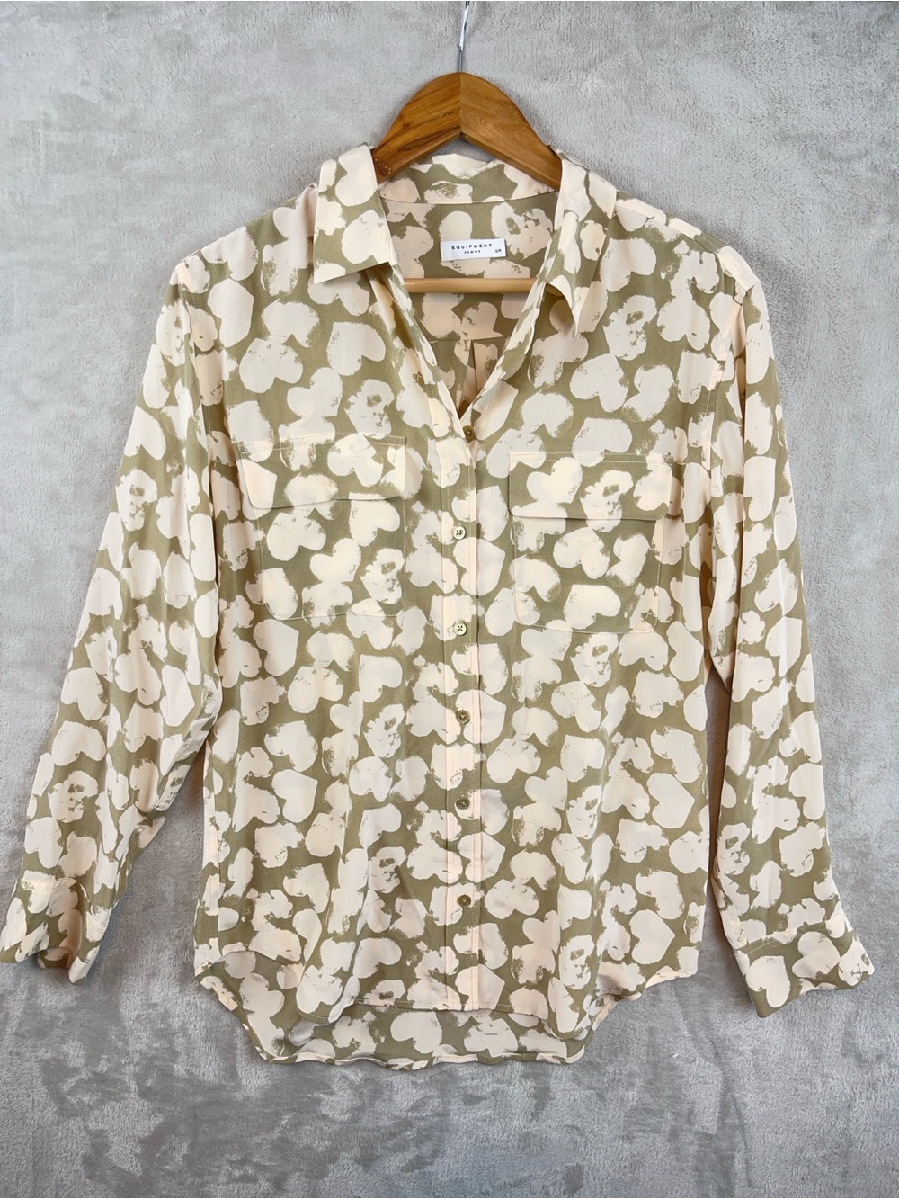 Equipment Femme Slim Signature Silk Shirt Olive Hear Print S/P Small Poetcore